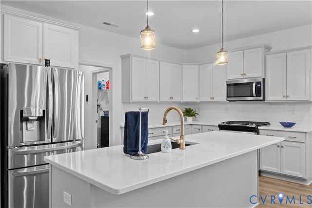 8819 Roberta Rd, Mechanicsville, VA 23116