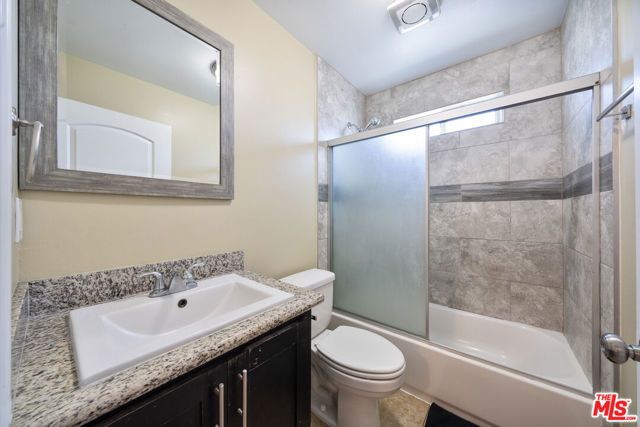 943 Broad Avenue, Wilmington (los Angeles), CA 90744