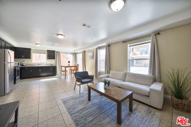 943 Broad Avenue, Wilmington (los Angeles), CA 90744