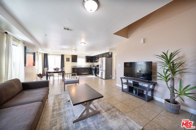 943 Broad Avenue, Wilmington (los Angeles), CA 90744