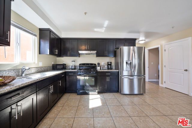 943 Broad Avenue, Wilmington (los Angeles), CA 90744