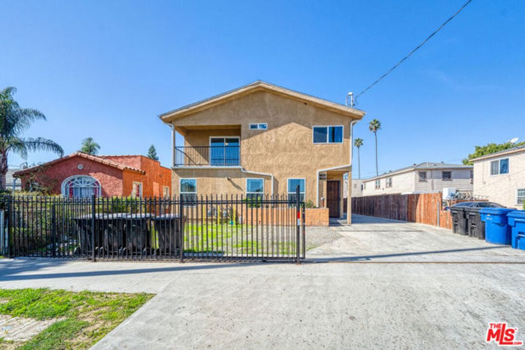 943 Broad Avenue, Wilmington (los Angeles), CA 90744