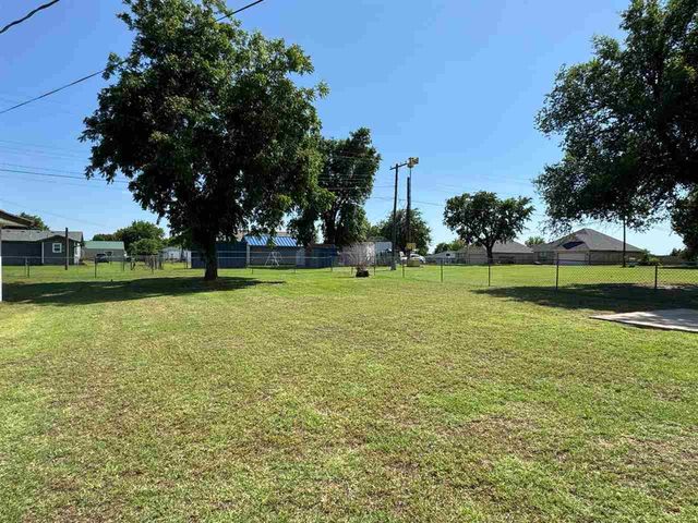 704 6th St, Elgin, OK 73538