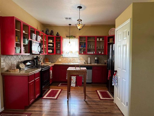 704 6th St, Elgin, OK 73538