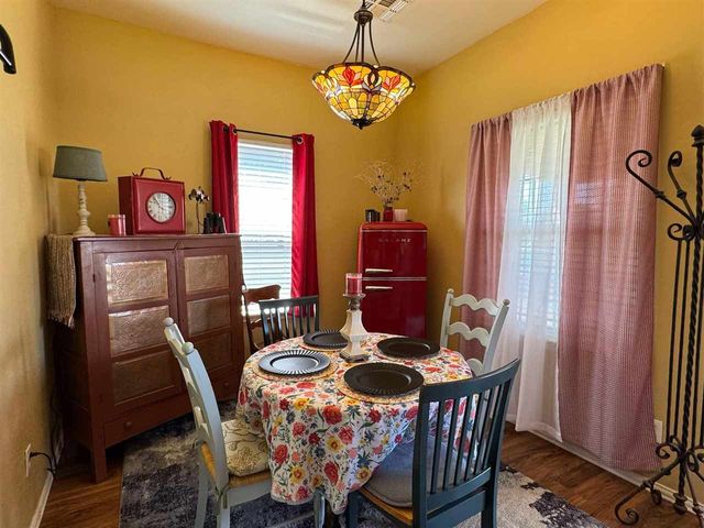 704 6th St, Elgin, OK 73538