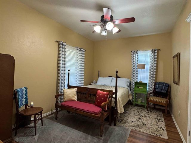 704 6th St, Elgin, OK 73538