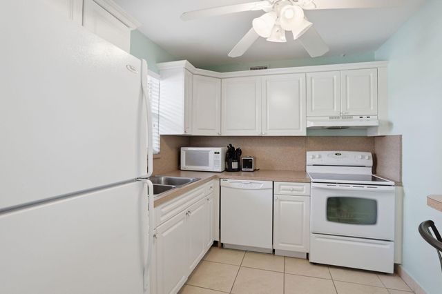 721 Lori Drive 113, Palm Springs, FL 33461