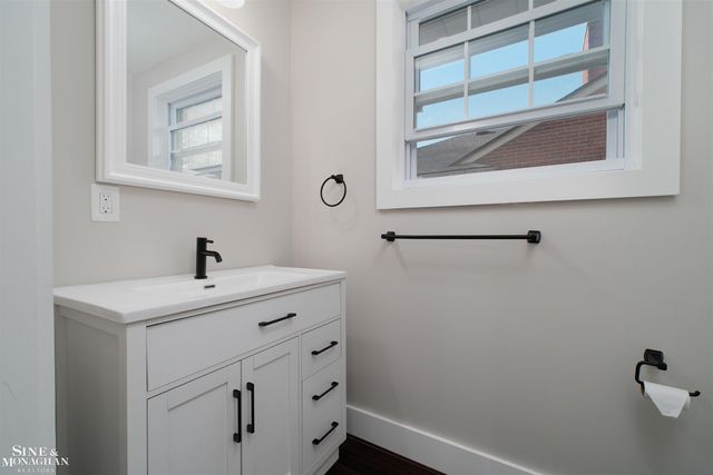 1837 Brys Drive, Grosse Pointe Woods, MI 48236