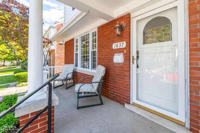 1837 Brys Drive, Grosse Pointe Woods, MI 48236