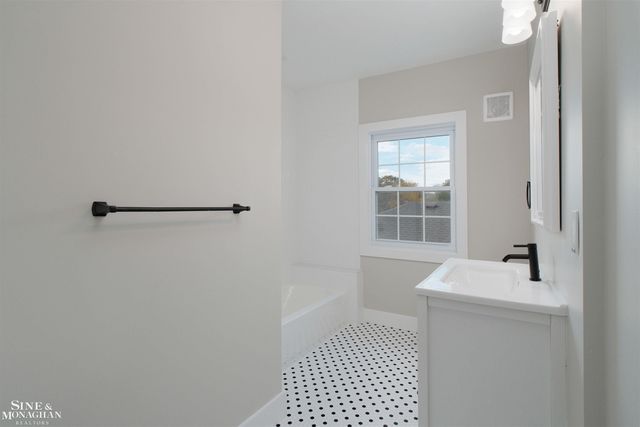 1837 Brys Drive, Grosse Pointe Woods, MI 48236