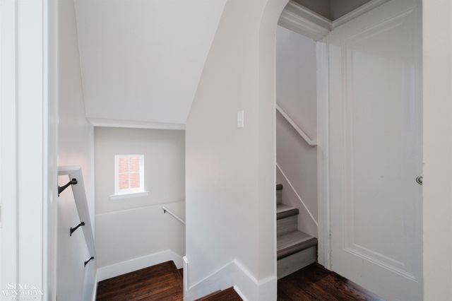 1837 Brys Drive, Grosse Pointe Woods, MI 48236