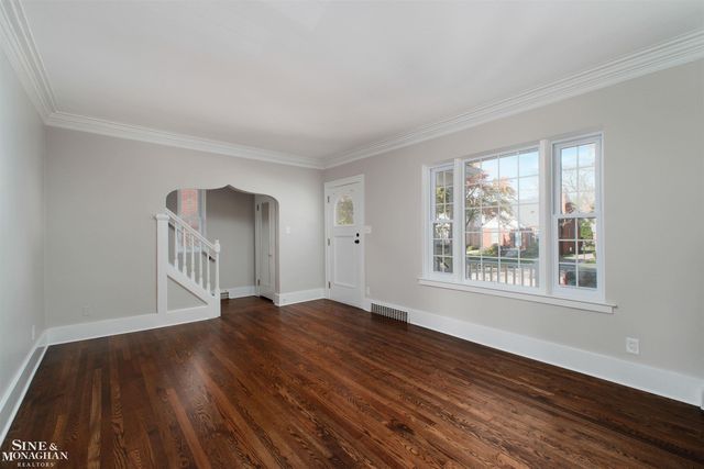 1837 Brys Drive, Grosse Pointe Woods, MI 48236