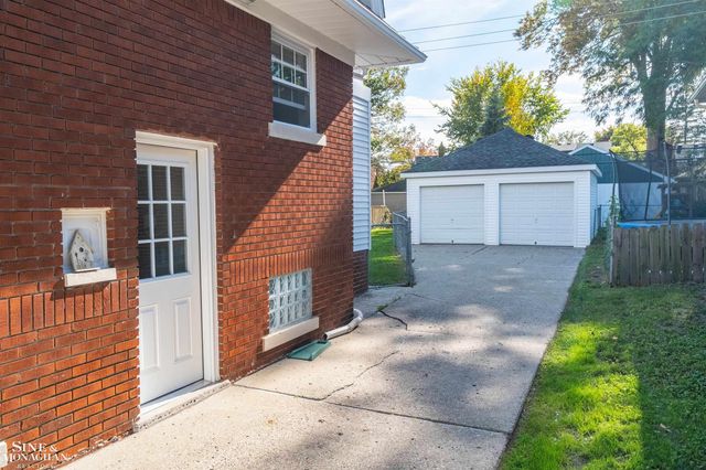 1837 Brys Drive, Grosse Pointe Woods, MI 48236