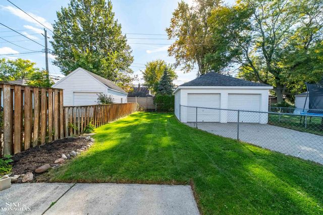 1837 Brys Drive, Grosse Pointe Woods, MI 48236