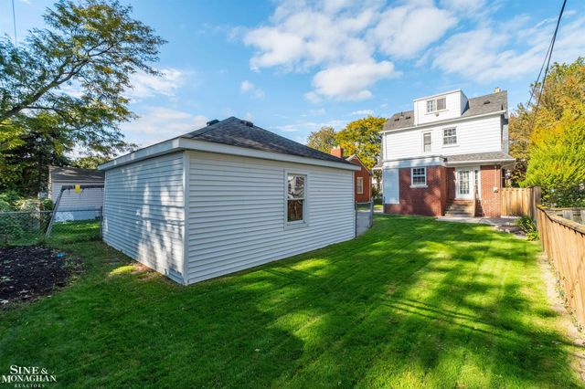1837 Brys Drive, Grosse Pointe Woods, MI 48236
