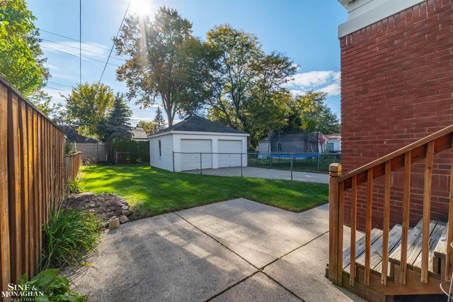 1837 Brys Drive, Grosse Pointe Woods, MI 48236