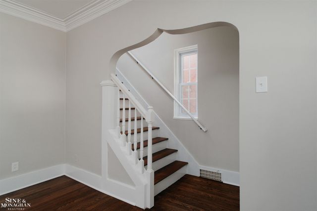 1837 Brys Drive, Grosse Pointe Woods, MI 48236