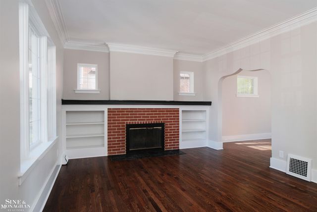 1837 Brys Drive, Grosse Pointe Woods, MI 48236