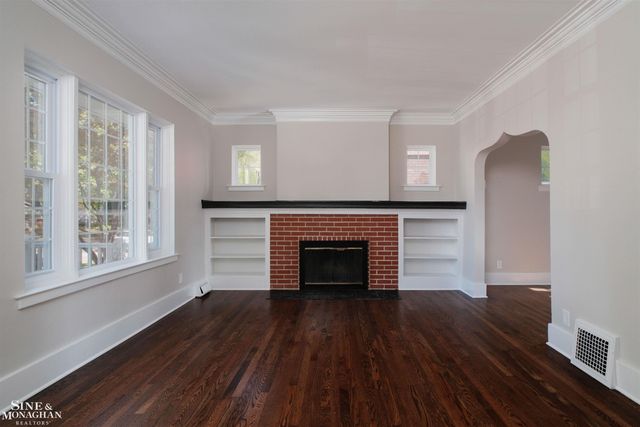1837 Brys Drive, Grosse Pointe Woods, MI 48236