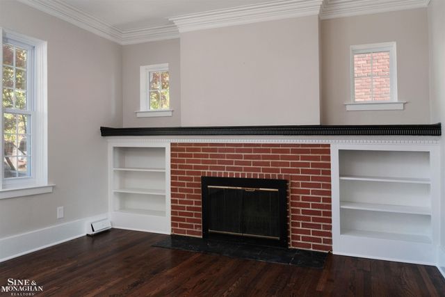 1837 Brys Drive, Grosse Pointe Woods, MI 48236