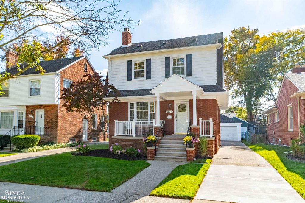 1837 Brys Drive, Grosse Pointe Woods, MI 48236