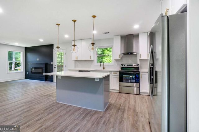 597 WOODCREST MANOR Drive, Stone Mountain, GA 30083
