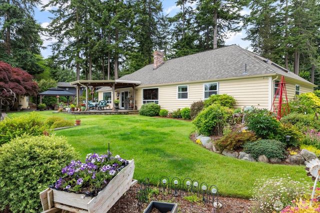 1596 Links Way, Oak Harbor, WA 98277
