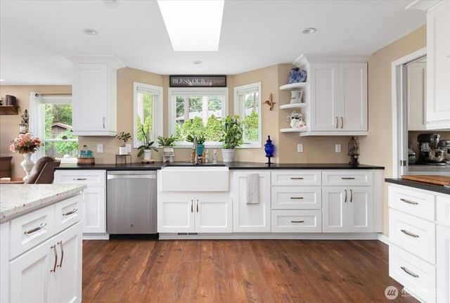 1596 Links Way, Oak Harbor, WA 98277
