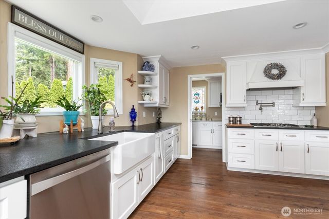1596 Links Way, Oak Harbor, WA 98277