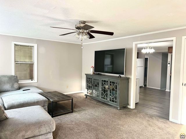 3404 NW Rochester RD, Topeka, KS 66617