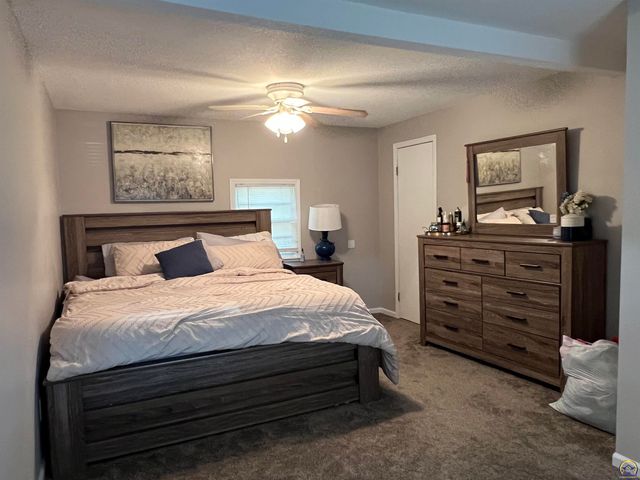 3404 NW Rochester RD, Topeka, KS 66617
