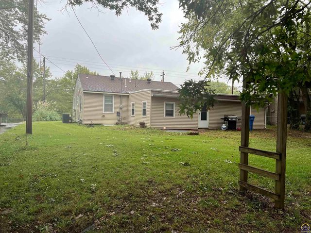 3404 NW Rochester RD, Topeka, KS 66617