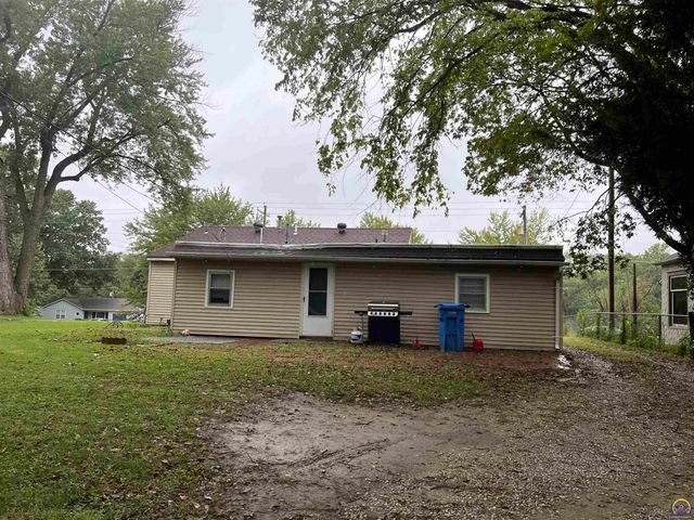 3404 NW Rochester RD, Topeka, KS 66617