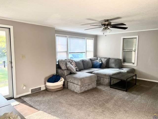 3404 NW Rochester RD, Topeka, KS 66617