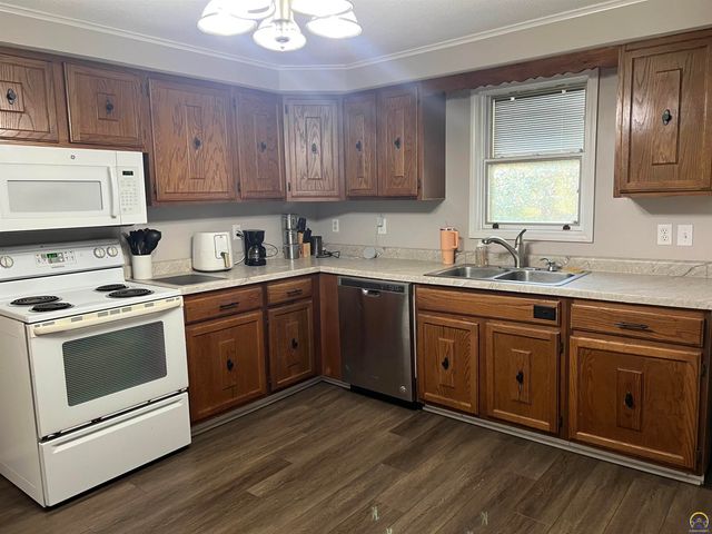 3404 NW Rochester RD, Topeka, KS 66617
