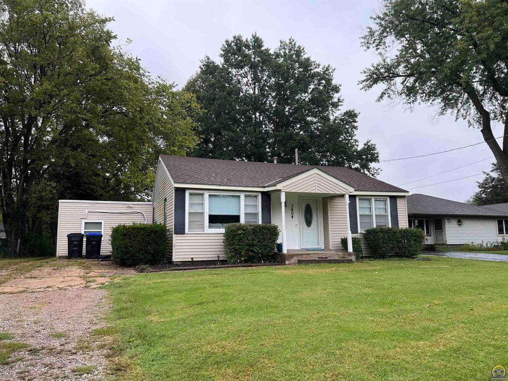 3404 NW Rochester RD, Topeka, KS 66617