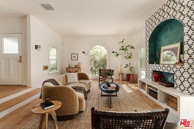 3221 Griffith Park Boulevard, Los Angeles, CA 90027