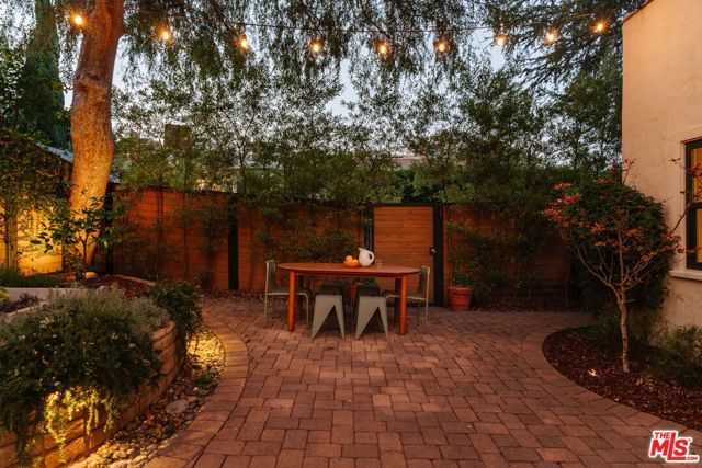 3221 Griffith Park Boulevard, Los Angeles, CA 90027