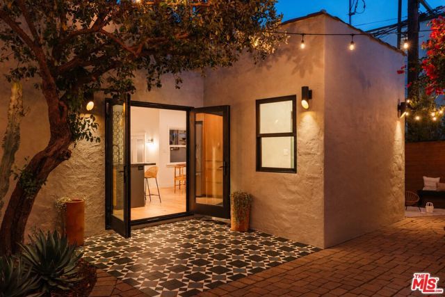 3221 Griffith Park Boulevard, Los Angeles, CA 90027