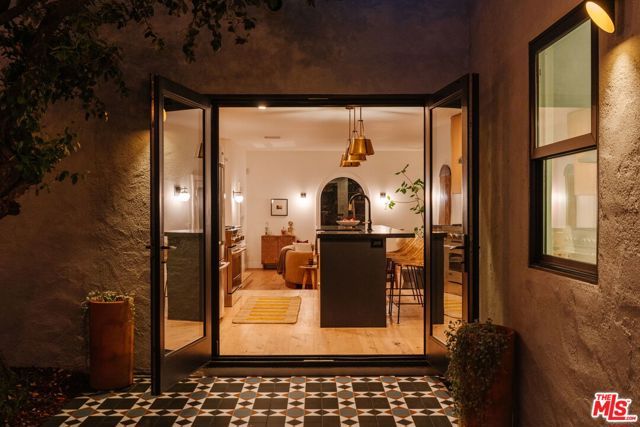 3221 Griffith Park Boulevard, Los Angeles, CA 90027