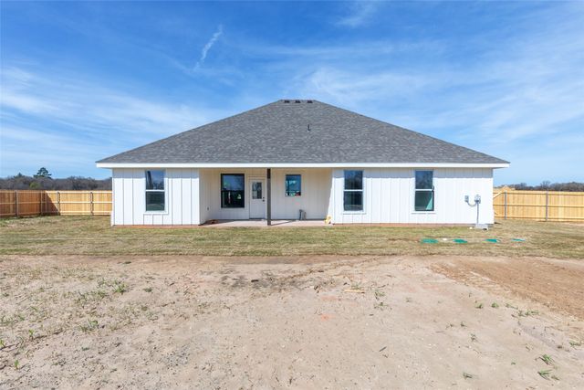 801 Whispering Oaks, Clyde, TX 76510