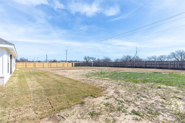 801 Whispering Oaks, Clyde, TX 76510