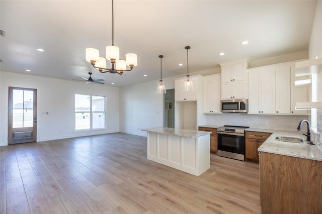 801 Whispering Oaks, Clyde, TX 76510