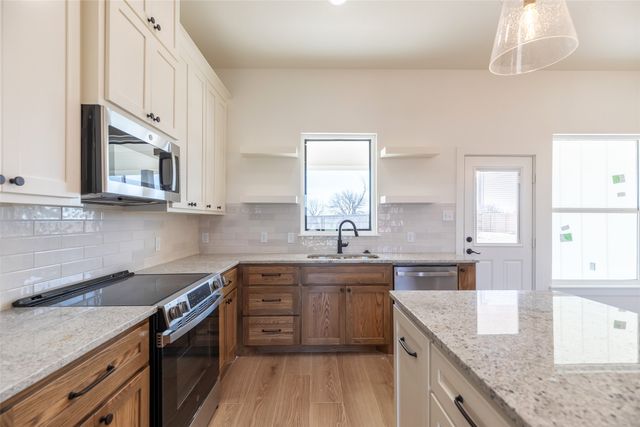 801 Whispering Oaks, Clyde, TX 76510