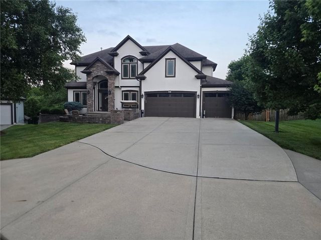 2907 NE Viewpark Place, Lee's Summit, MO 64086
