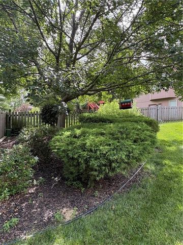 2907 NE Viewpark Place, Lee's Summit, MO 64086