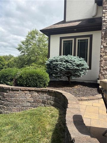 2907 NE Viewpark Place, Lee's Summit, MO 64086