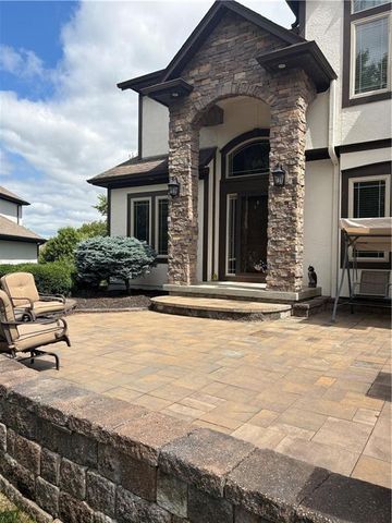 2907 NE Viewpark Place, Lee's Summit, MO 64086