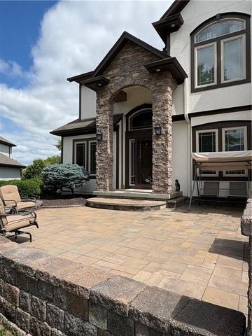 2907 NE Viewpark Place, Lee's Summit, MO 64086