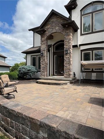 2907 NE Viewpark Place, Lee's Summit, MO 64086